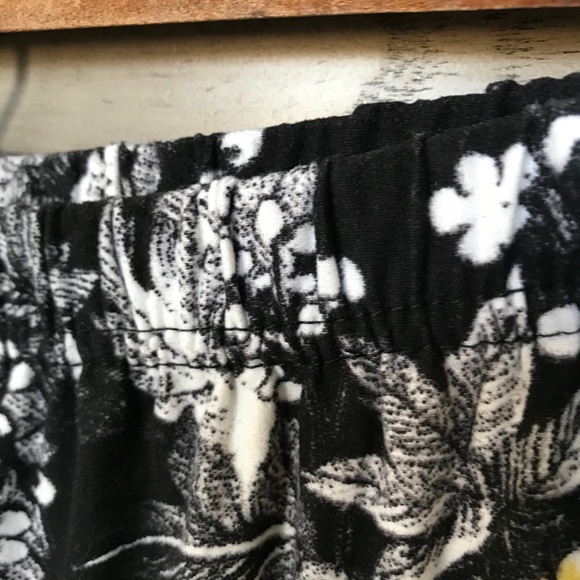 Agnes & Dora Floral Pants NWOT - Picture 4 of 8